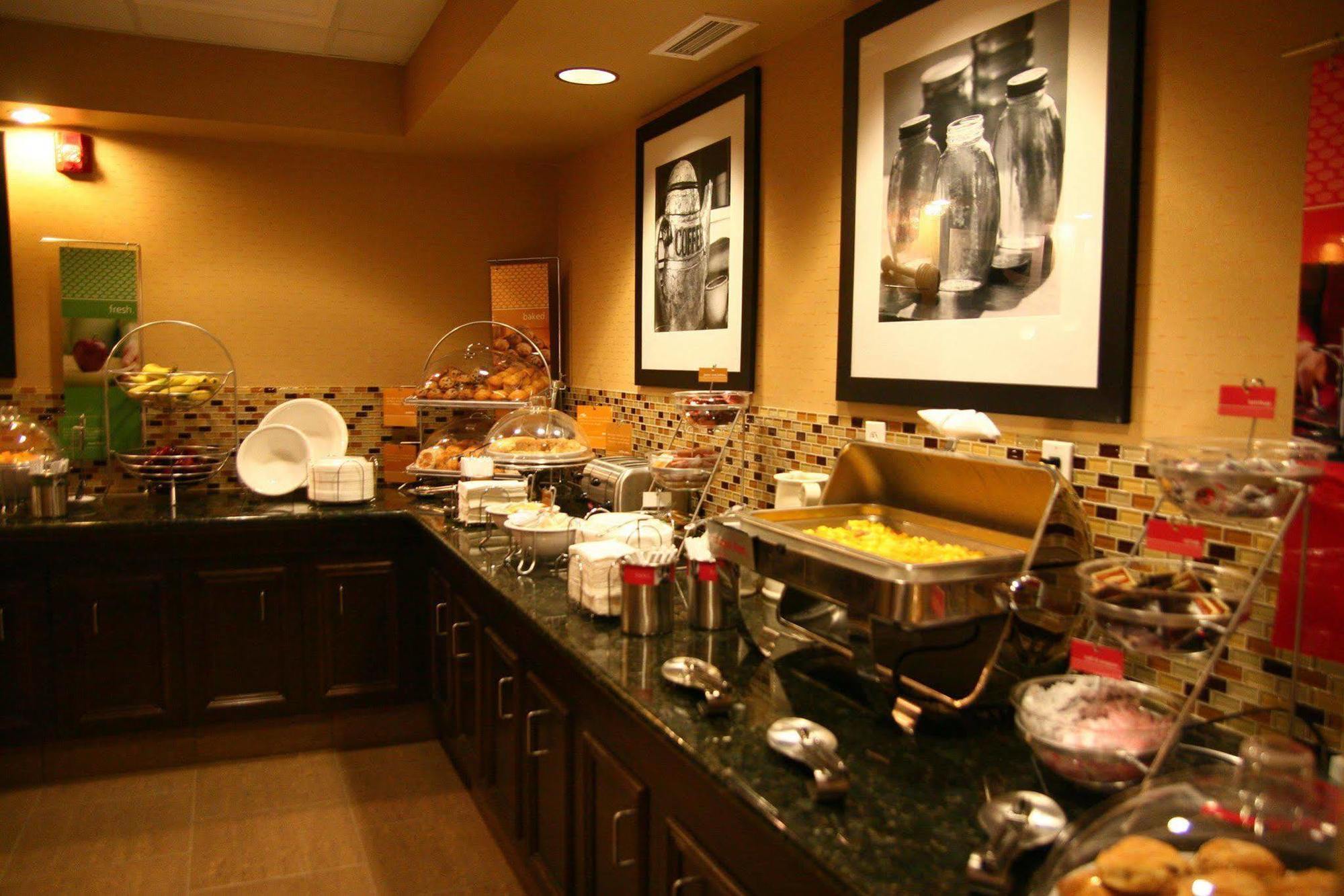 Hampton Inn & Suites Edmonton/West Restaurante foto